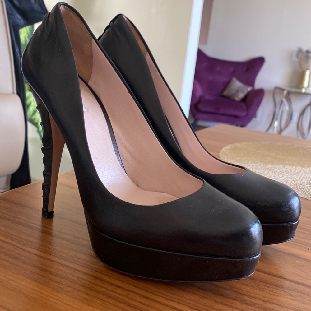 Miu-Miu 100% authentic black leather pumps size 39